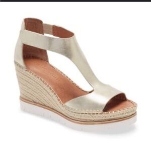 Kenneth Cole/Gentle Souls Rose Gold Metalic Raffia Wedge Sandals Sz. 7.5
